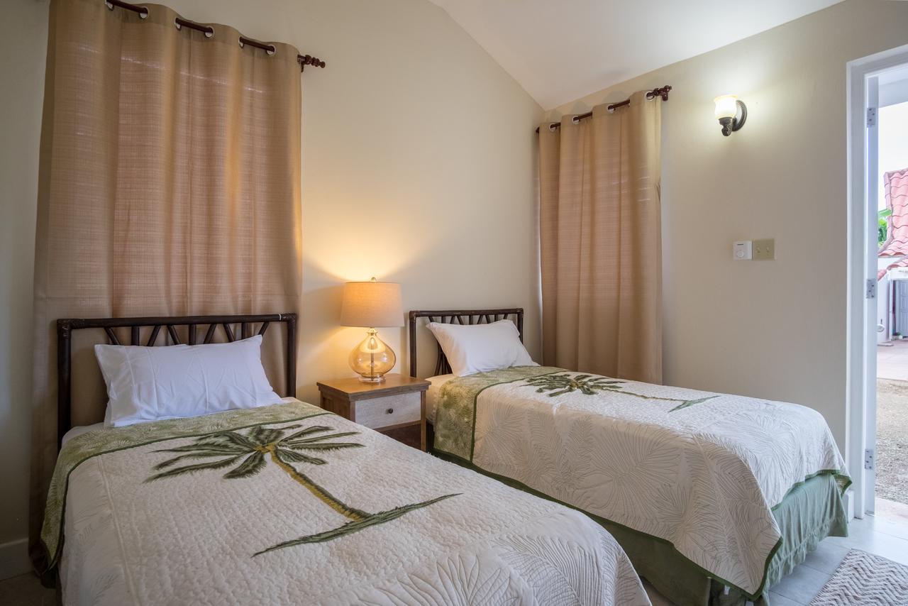 Sunspot Villa Runaway Bay Esterno foto