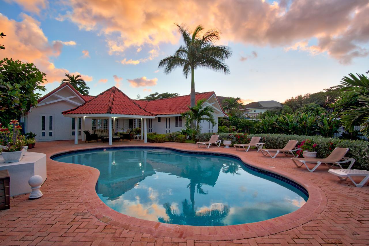 Sunspot Villa Runaway Bay Esterno foto