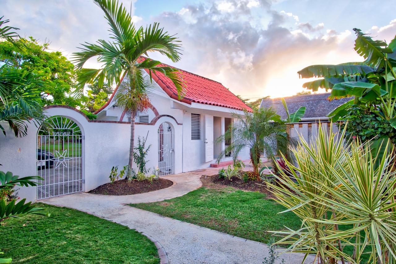 Sunspot Villa Runaway Bay Esterno foto