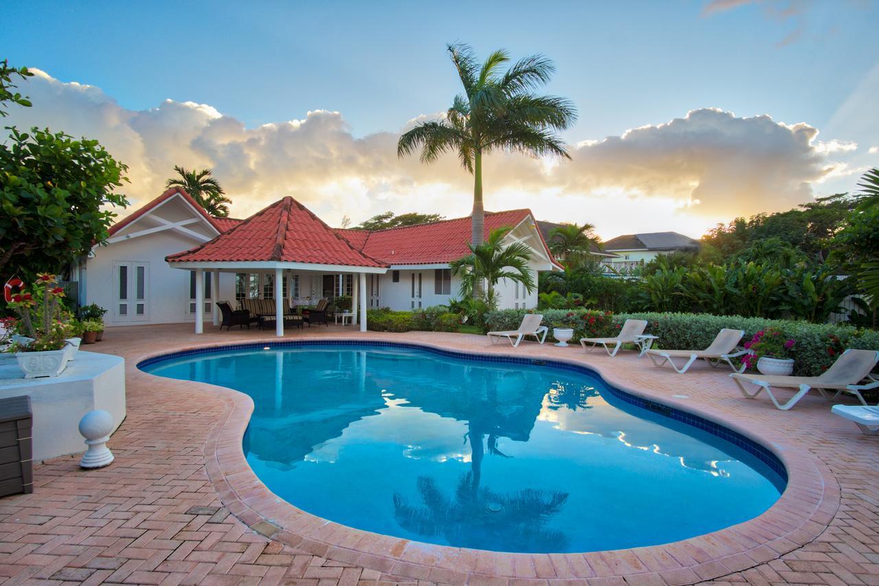 Sunspot Villa Runaway Bay Esterno foto